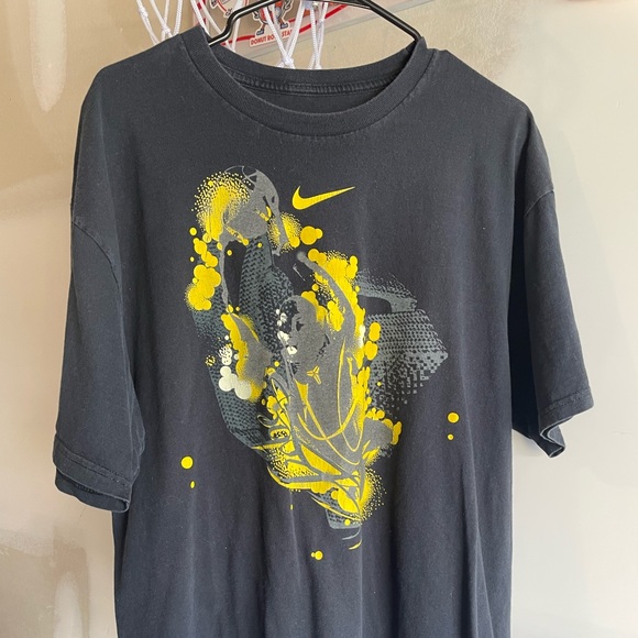 VINTAGE NIKE KOBE BRYANT TEE - Picture 1 of 6